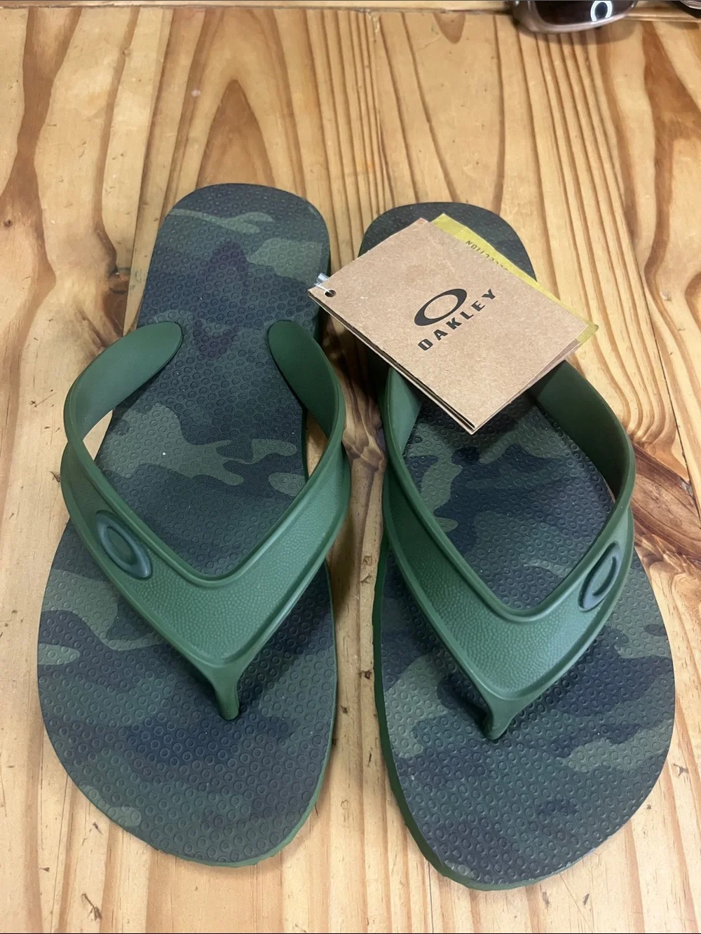 Oakley Wave Point 2.0 Camouflage Flip Flops - Picture 3 of 5